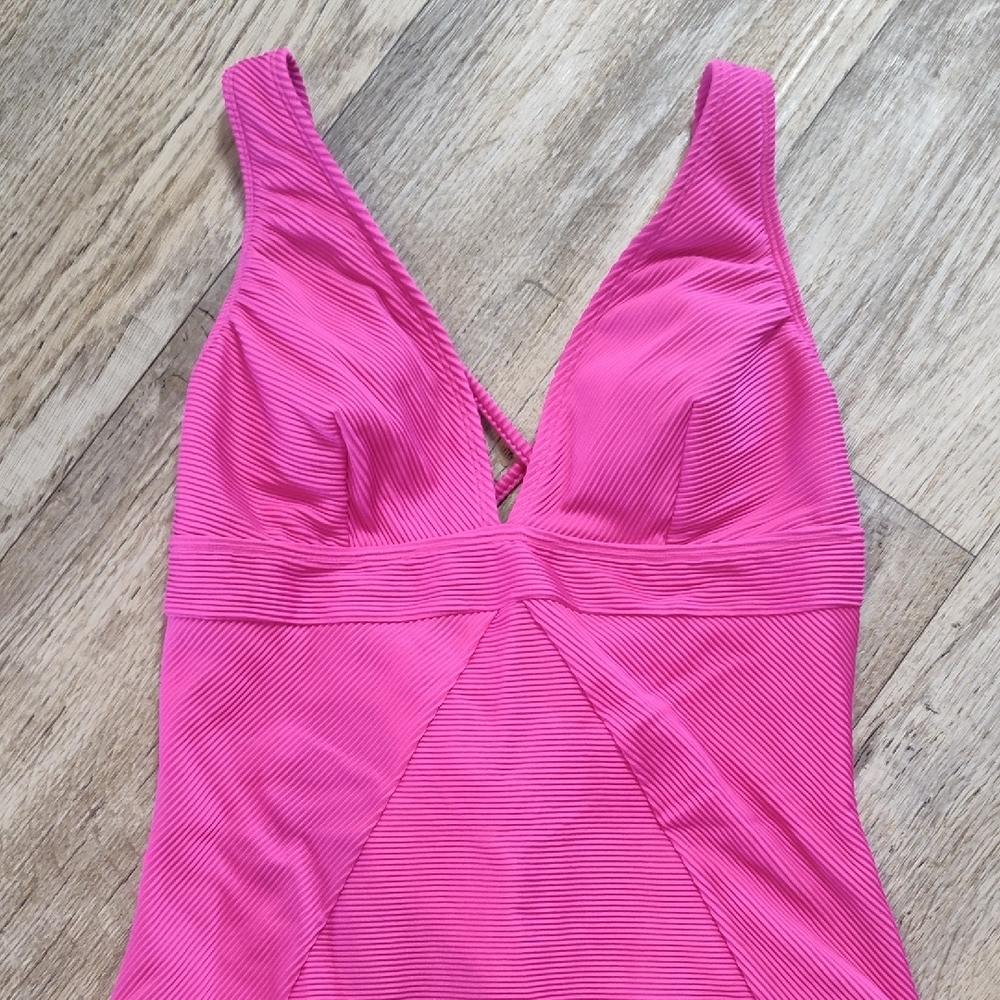 Cupshe One Piece Swimsuit - Picture 4 of 12